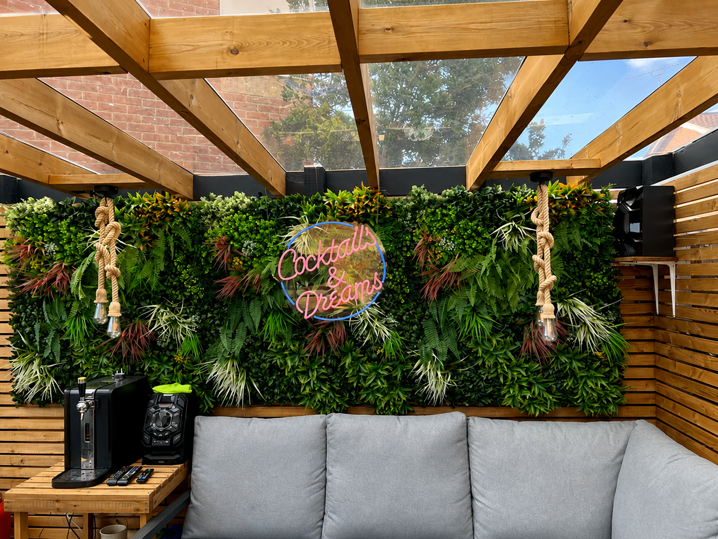 Perete verde artificial Elite Plants — pub